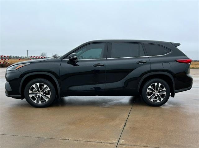 used 2022 Toyota Highlander car, priced at $36,500