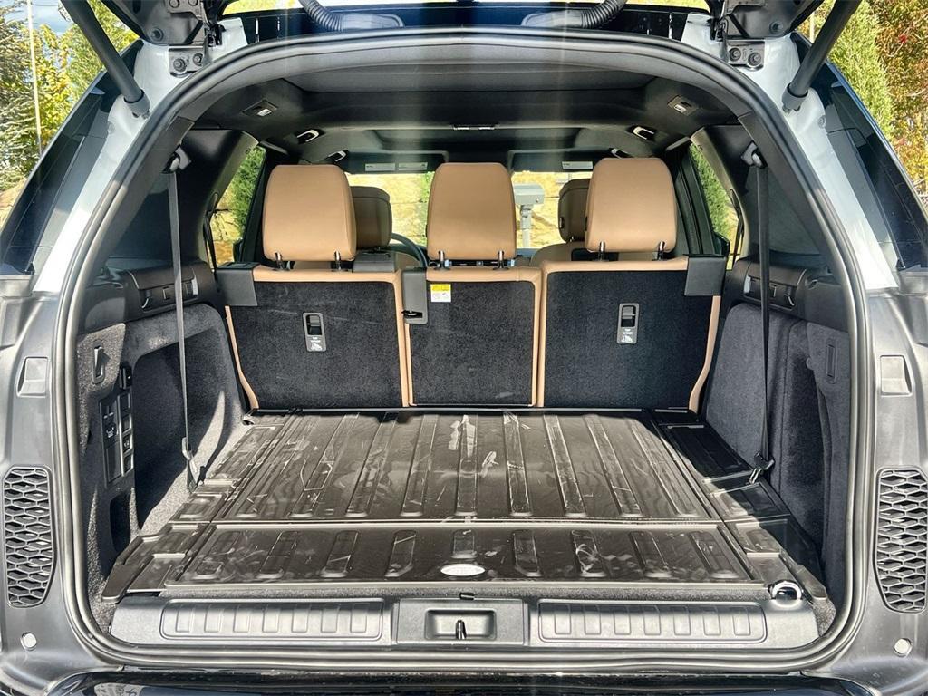 used 2025 Land Rover Discovery car, priced at $71,991