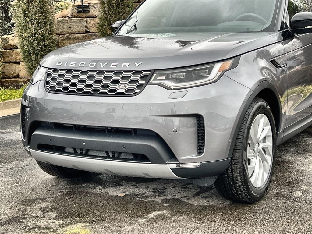 new 2025 Land Rover Discovery car, priced at $65,668