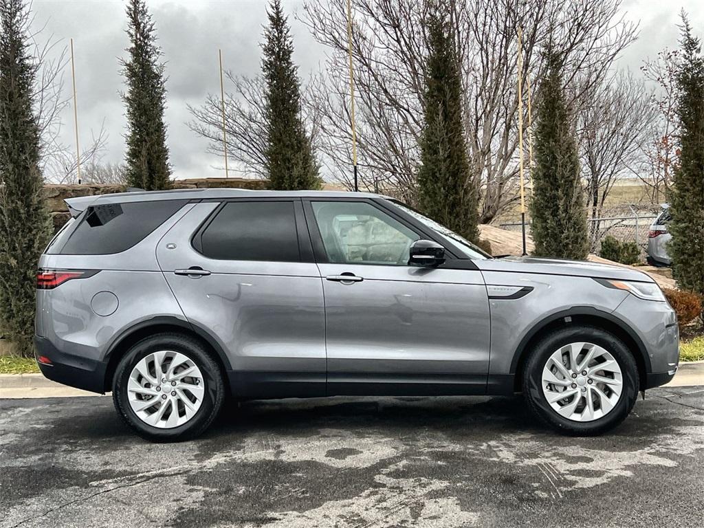 new 2025 Land Rover Discovery car, priced at $65,668