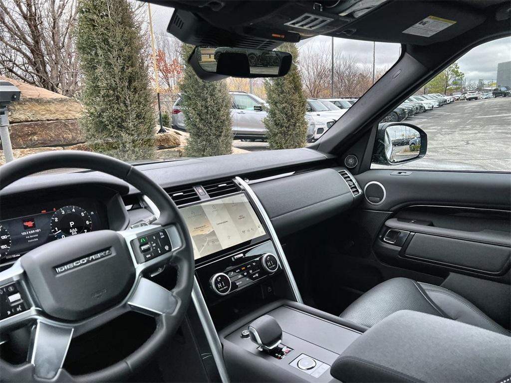 new 2025 Land Rover Discovery car, priced at $65,668