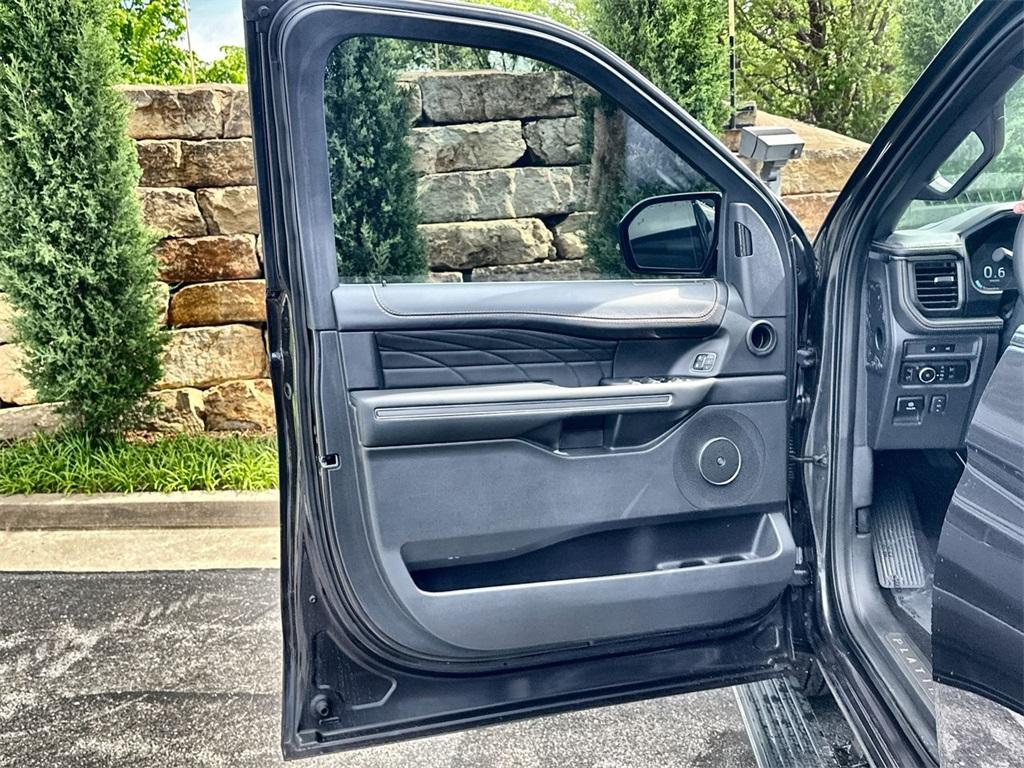used 2023 Ford Expedition car, priced at $59,991