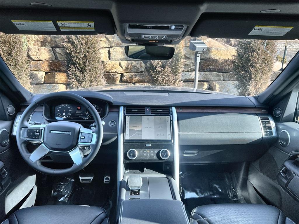 new 2025 Land Rover Discovery car, priced at $78,328