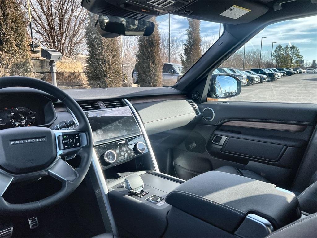 new 2025 Land Rover Discovery car, priced at $78,328