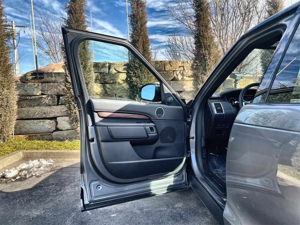 new 2025 Land Rover Discovery car, priced at $78,328