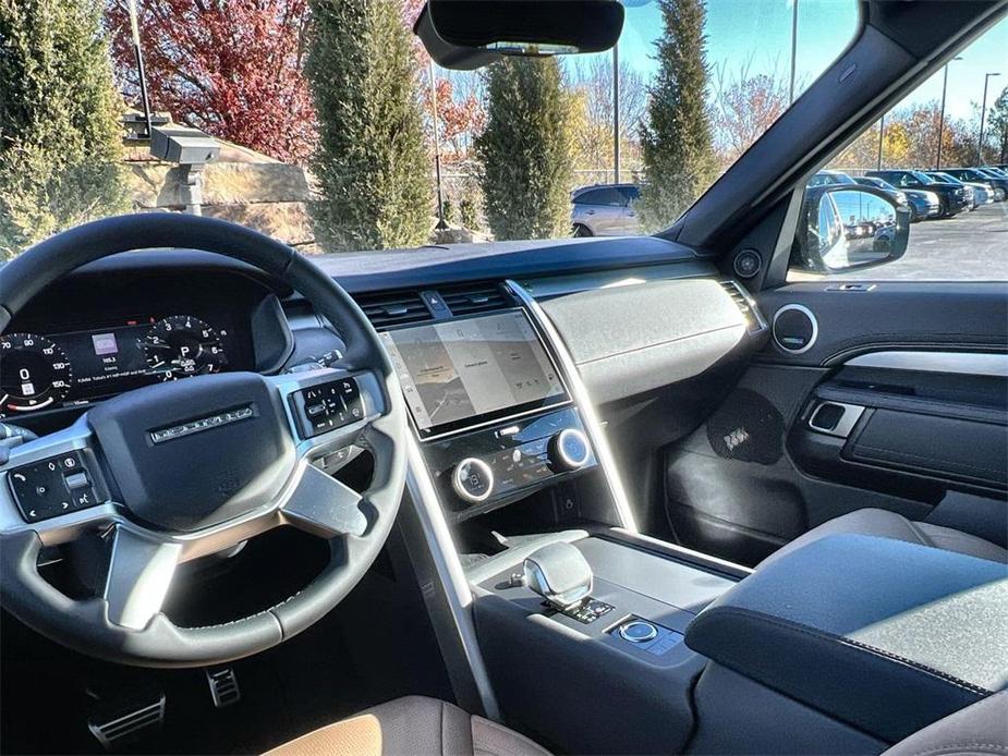 new 2025 Land Rover Discovery car, priced at $80,525