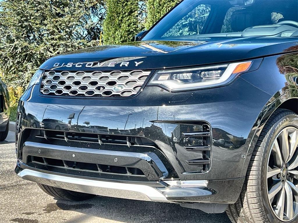 new 2025 Land Rover Discovery car, priced at $87,628