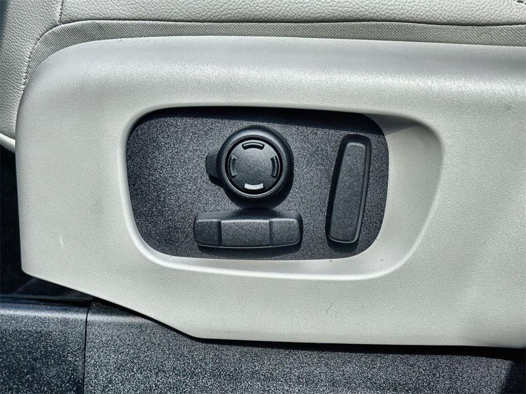 new 2025 Land Rover Discovery car, priced at $75,218
