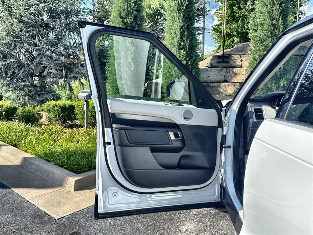 new 2025 Land Rover Discovery car, priced at $75,218
