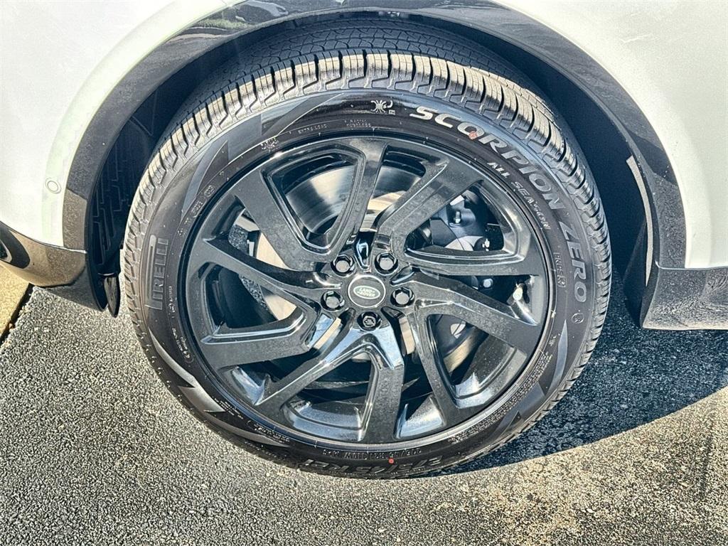 new 2025 Land Rover Discovery car, priced at $75,218