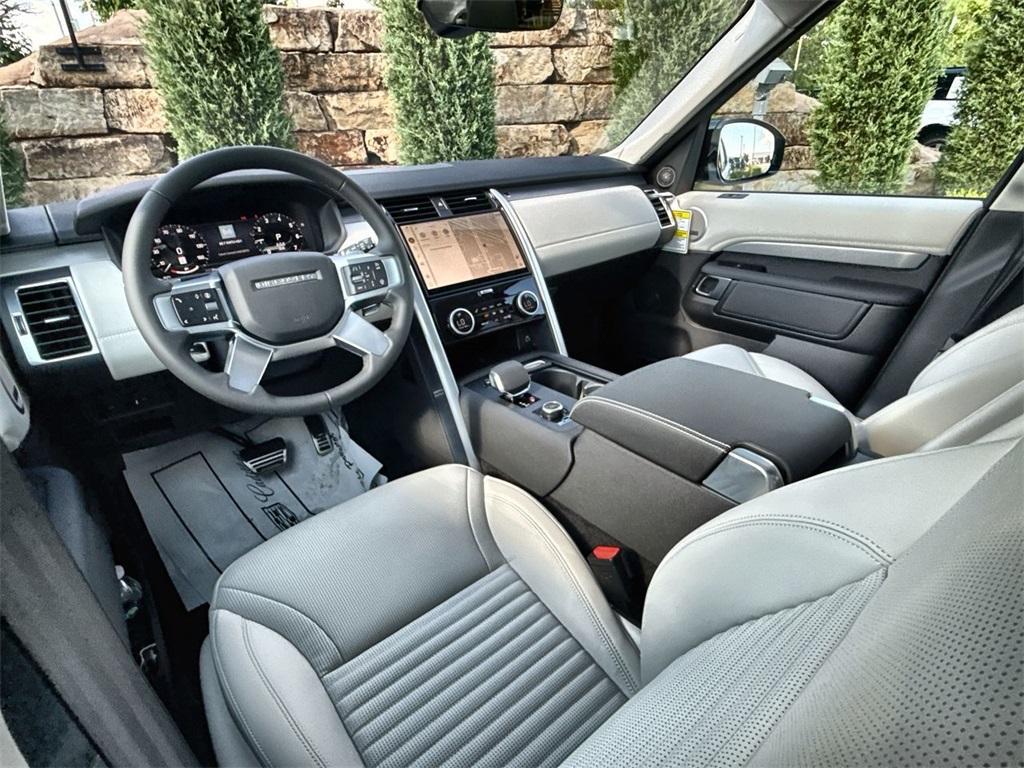 new 2025 Land Rover Discovery car, priced at $75,218
