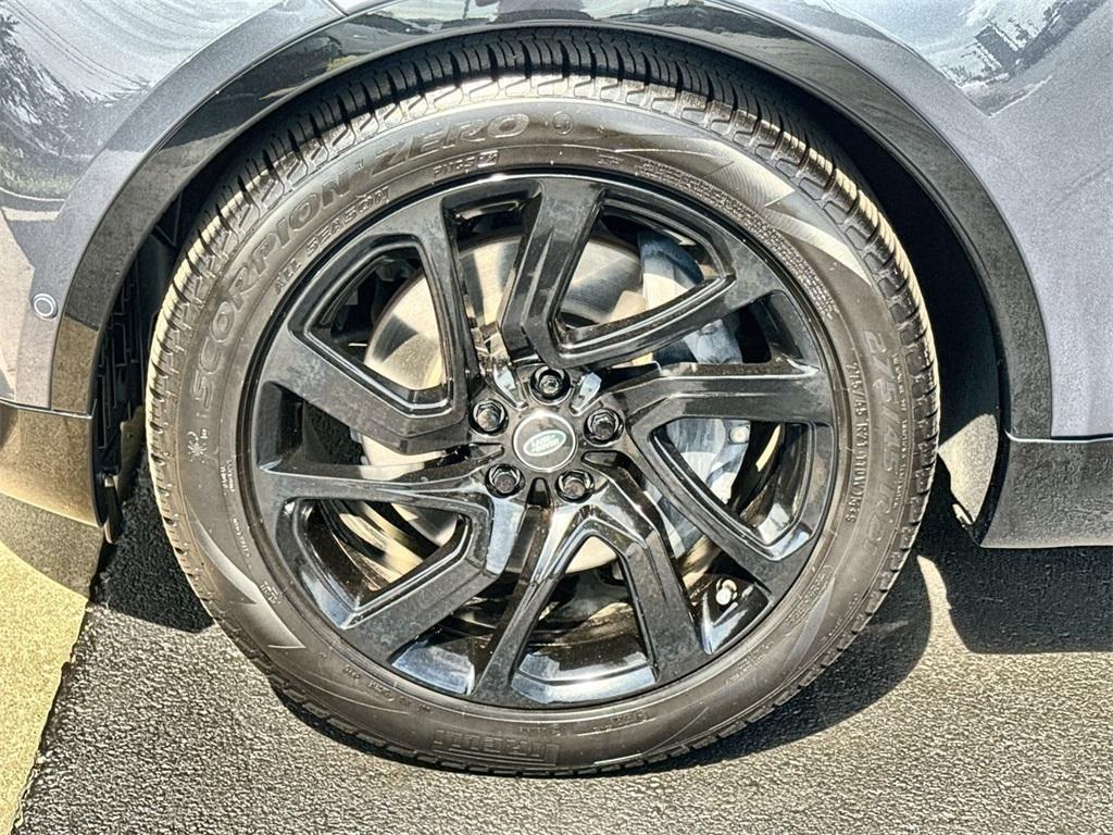 used 2025 Land Rover Discovery car, priced at $72,991