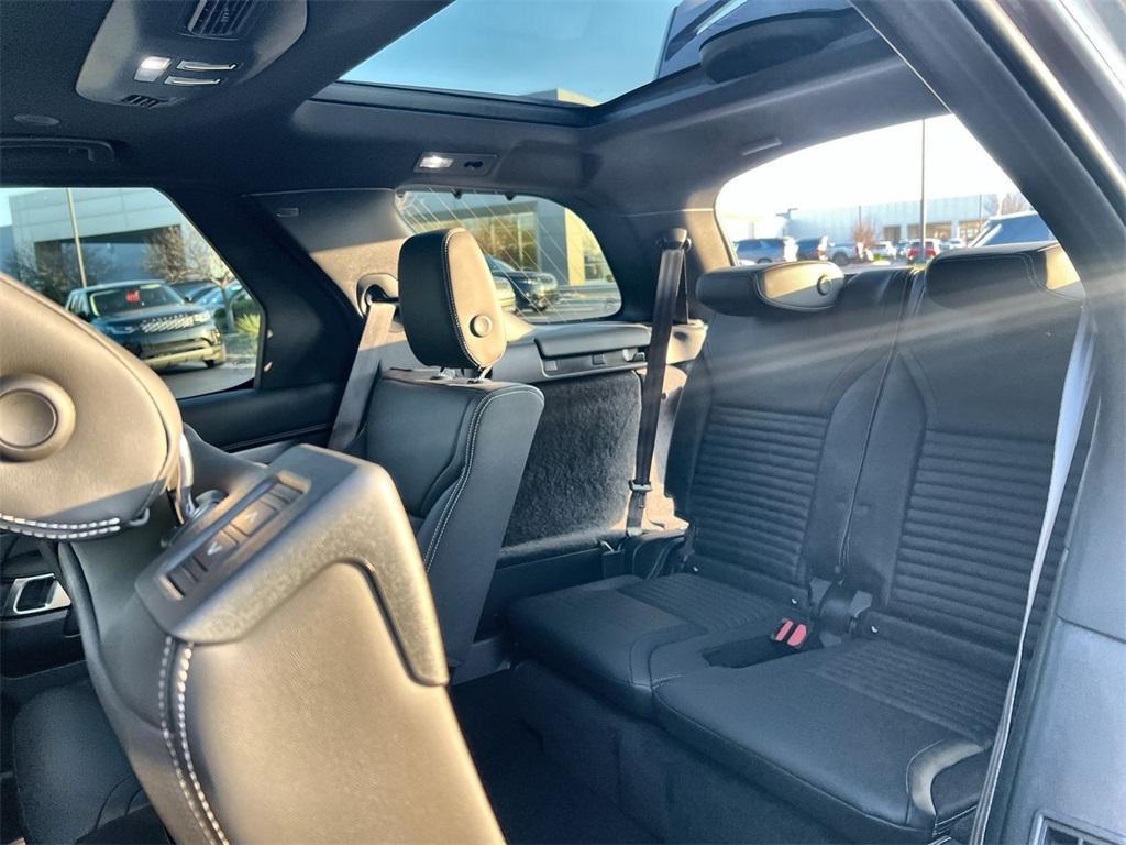 new 2026 Land Rover Discovery car, priced at $78,556