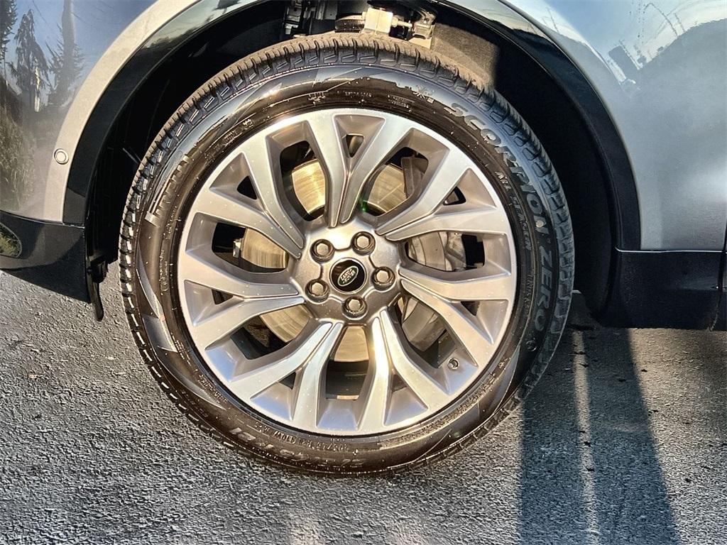 new 2026 Land Rover Discovery car, priced at $78,556