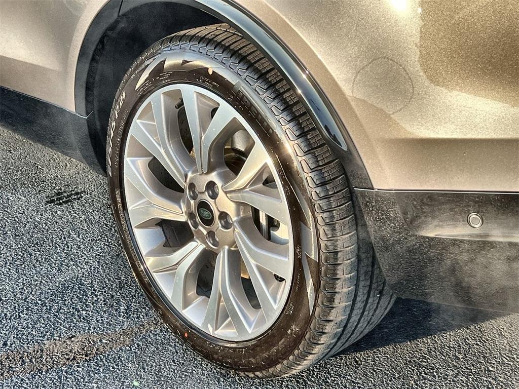 new 2026 Land Rover Discovery car, priced at $78,556