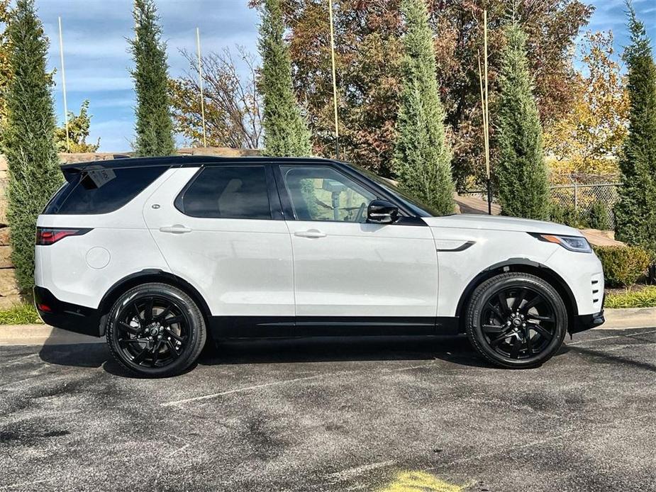 new 2025 Land Rover Discovery car, priced at $77,618