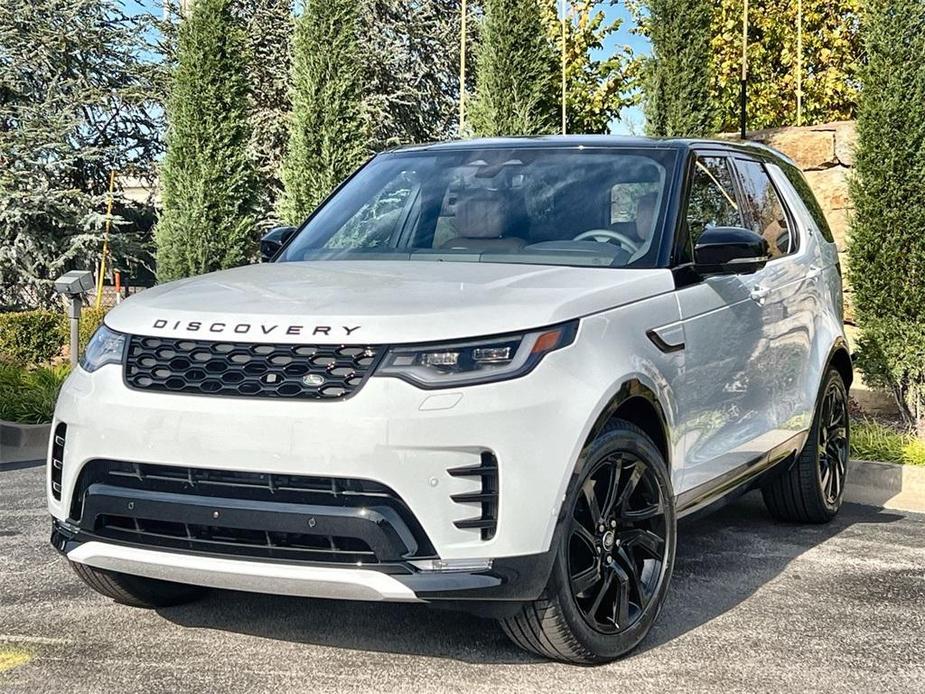 new 2025 Land Rover Discovery car, priced at $77,618