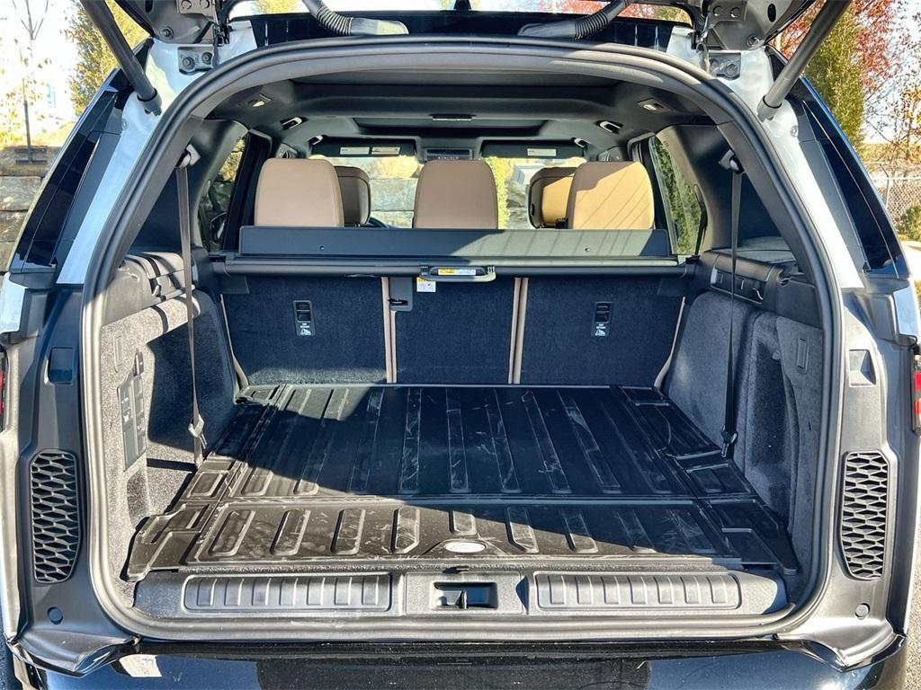 used 2025 Land Rover Discovery car, priced at $69,991