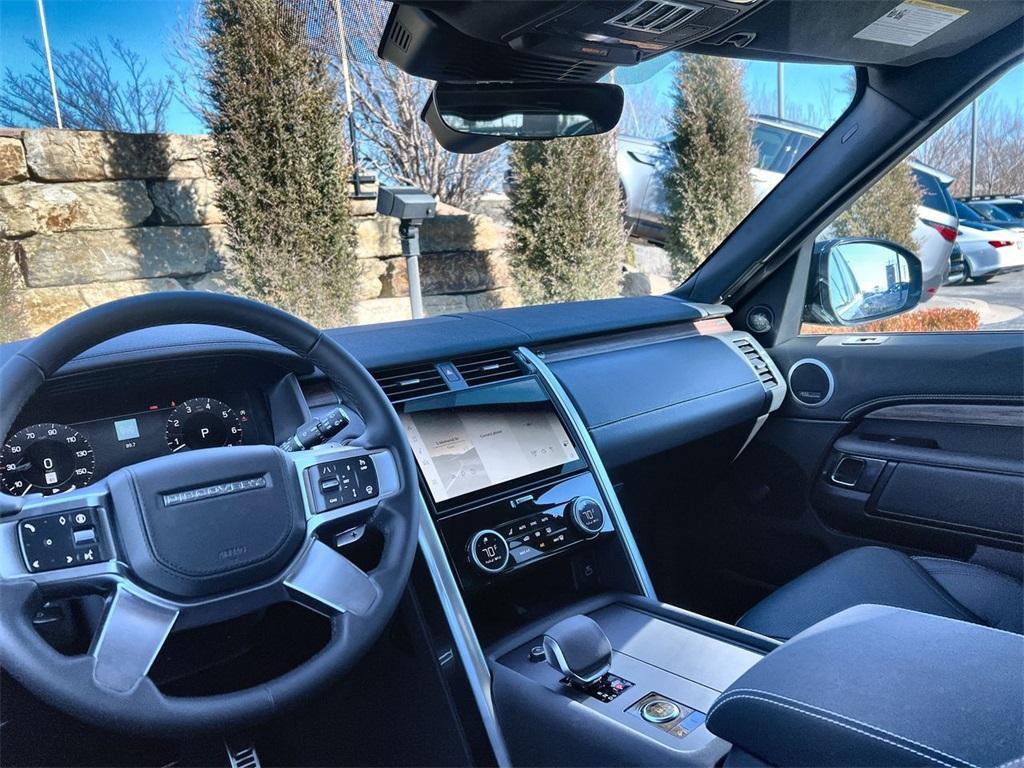 new 2025 Land Rover Discovery car, priced at $84,418