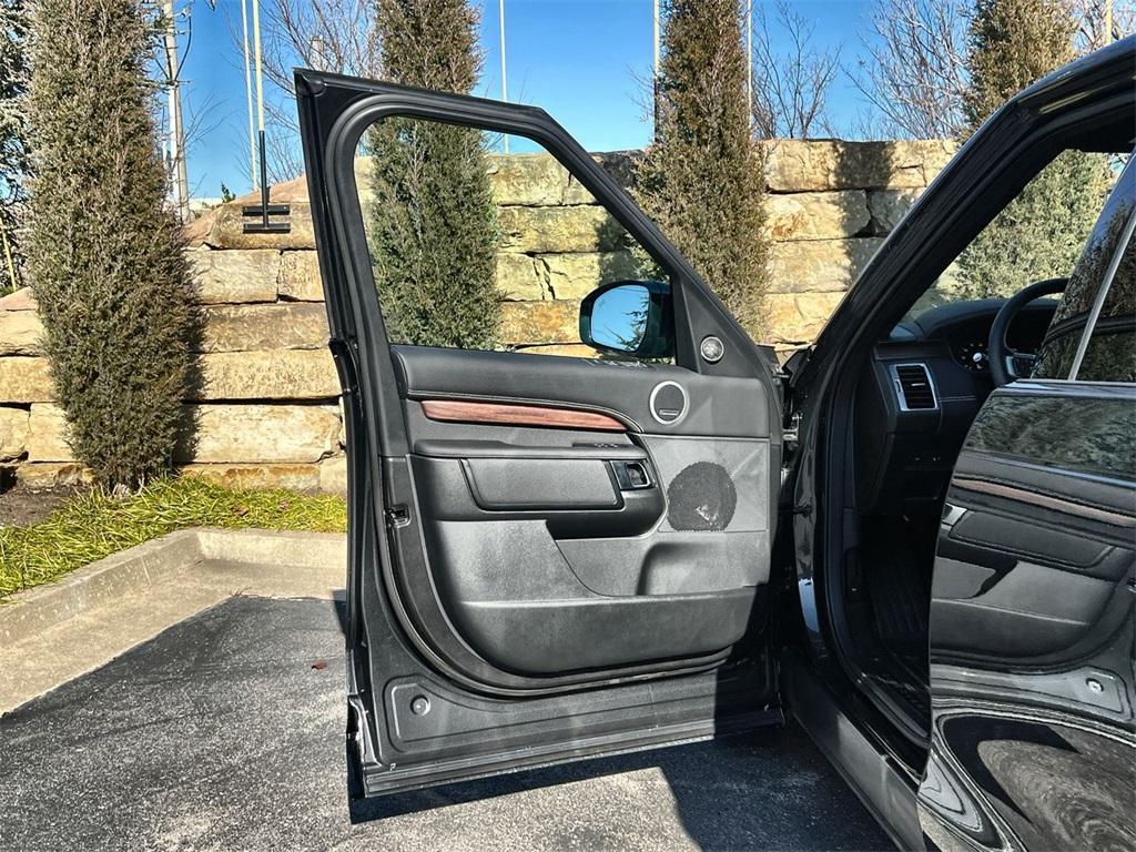 new 2025 Land Rover Discovery car, priced at $84,418