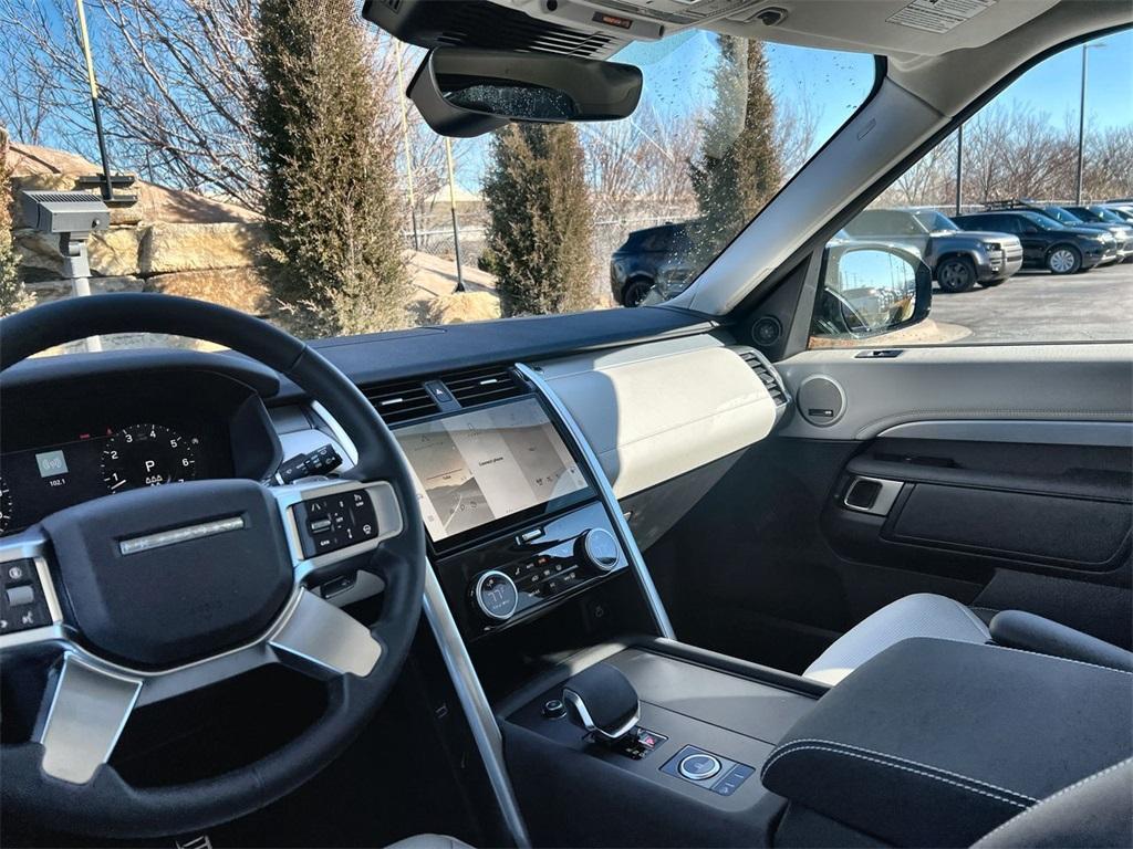 new 2025 Land Rover Discovery car, priced at $80,718