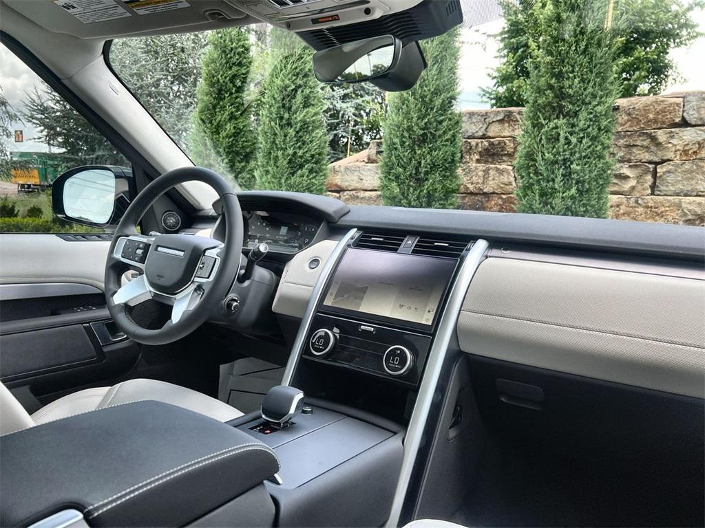 new 2025 Land Rover Discovery car, priced at $76,918