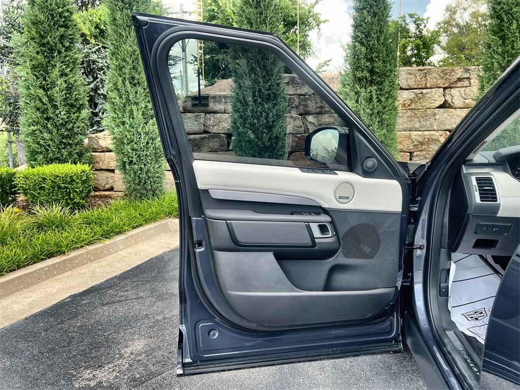 new 2025 Land Rover Discovery car, priced at $76,918