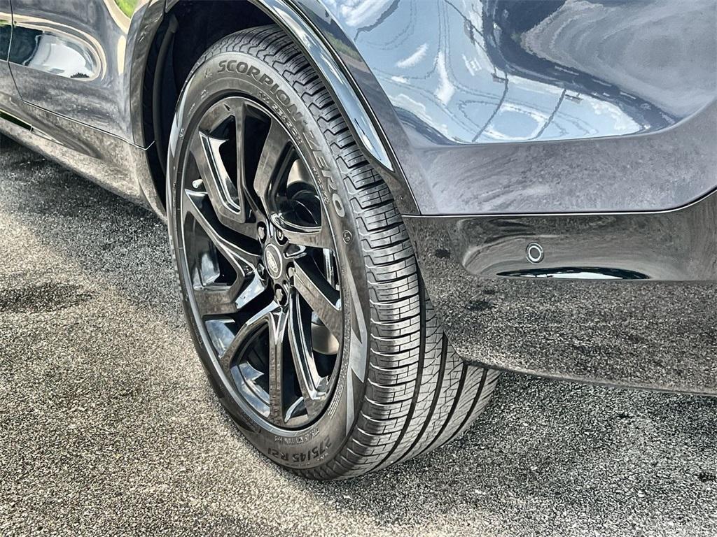 new 2025 Land Rover Discovery car, priced at $76,918