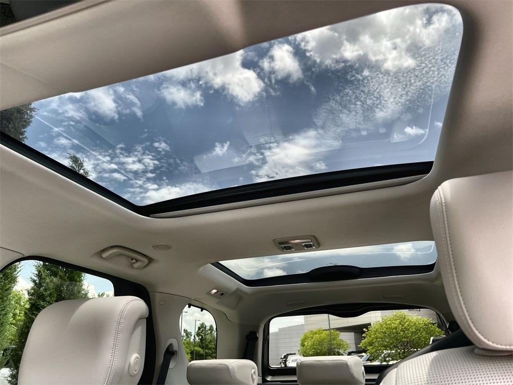 new 2025 Land Rover Discovery car, priced at $76,918