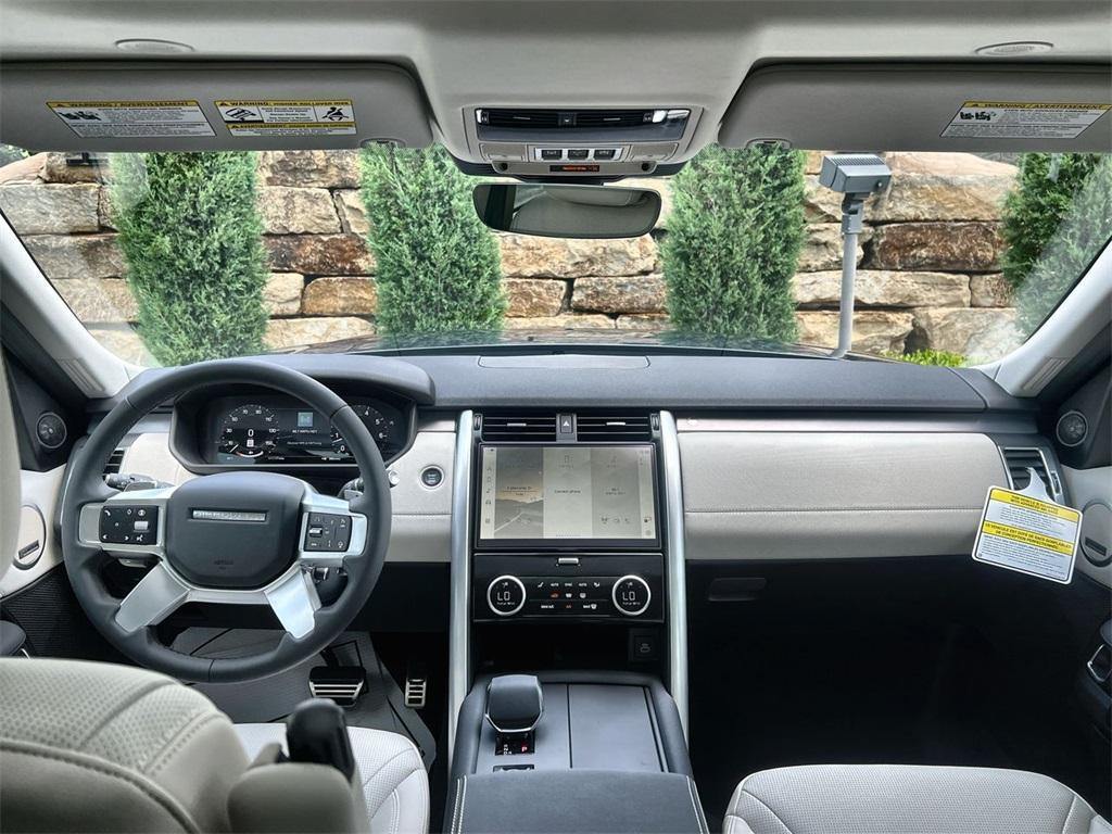 new 2025 Land Rover Discovery car, priced at $76,918