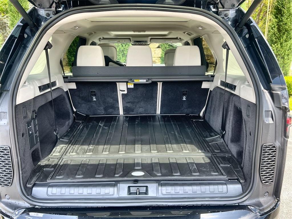 new 2025 Land Rover Discovery car, priced at $76,918