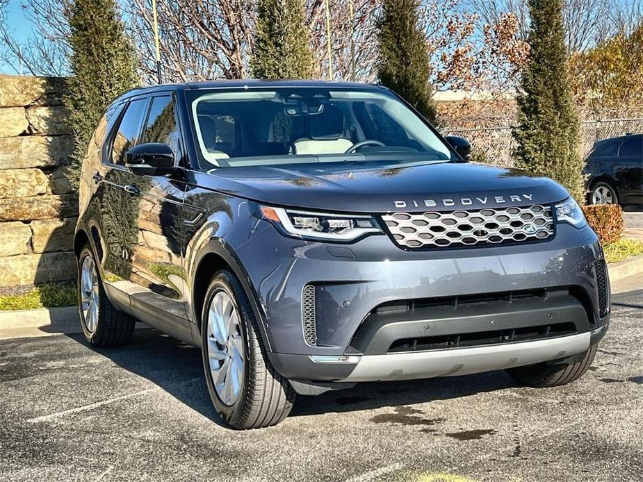 new 2025 Land Rover Discovery car, priced at $66,418