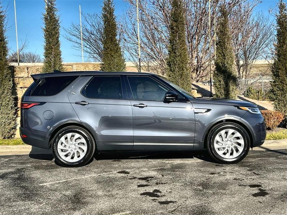 new 2025 Land Rover Discovery car, priced at $66,418