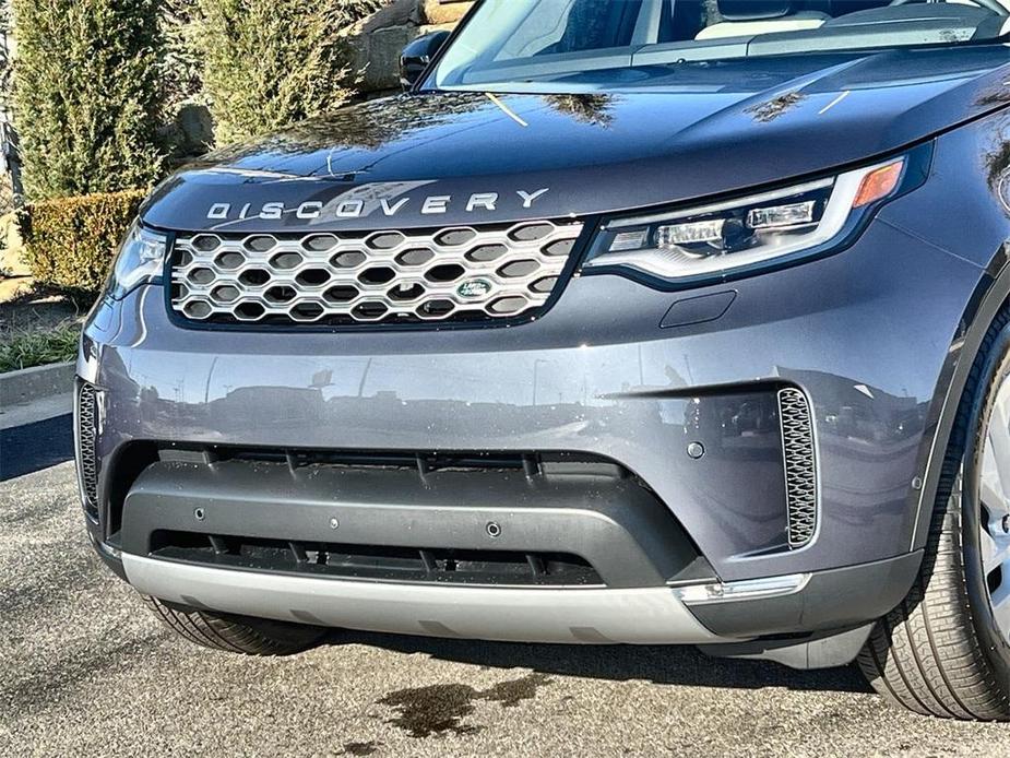 new 2025 Land Rover Discovery car, priced at $66,418