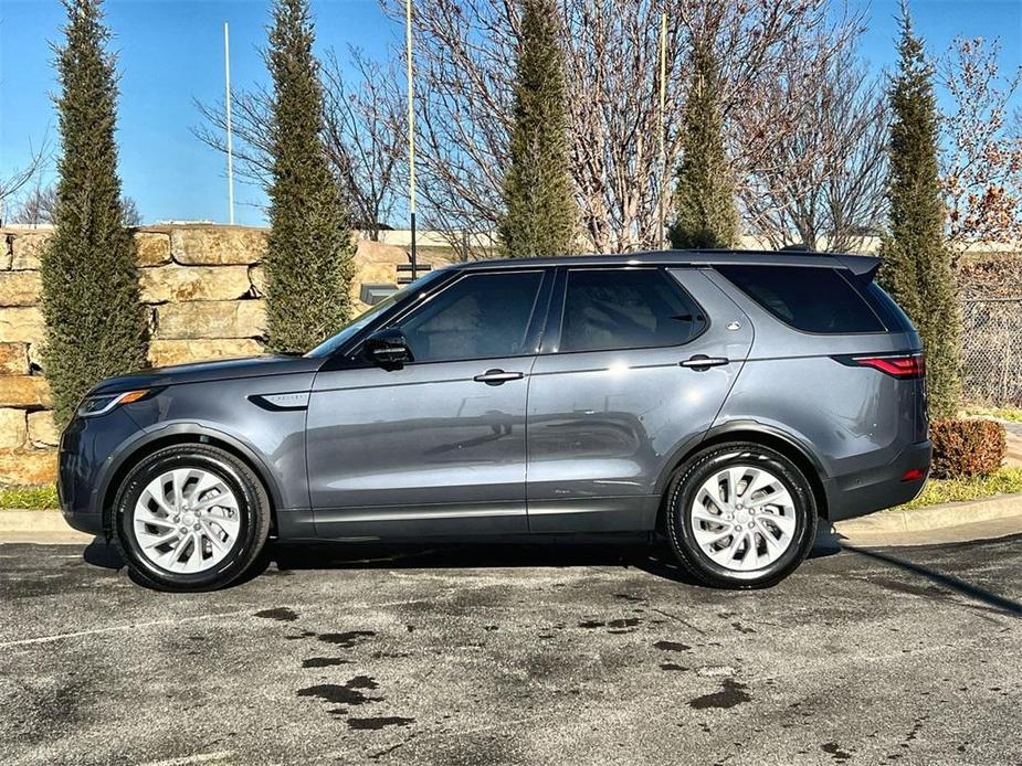 new 2025 Land Rover Discovery car, priced at $66,418