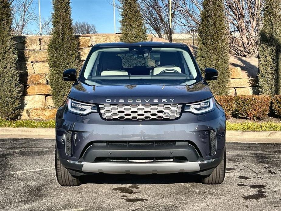 new 2025 Land Rover Discovery car, priced at $66,418