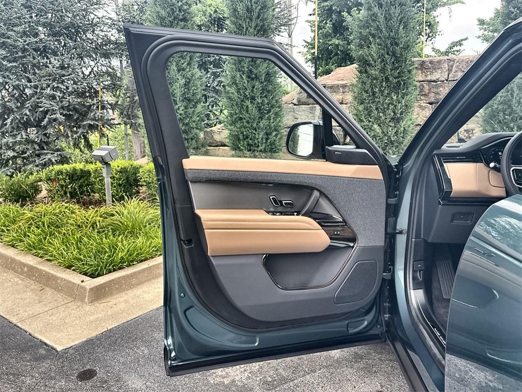 new 2025 Land Rover Range Rover Sport car, priced at $92,145