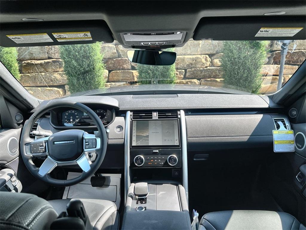 new 2025 Land Rover Discovery car, priced at $66,418