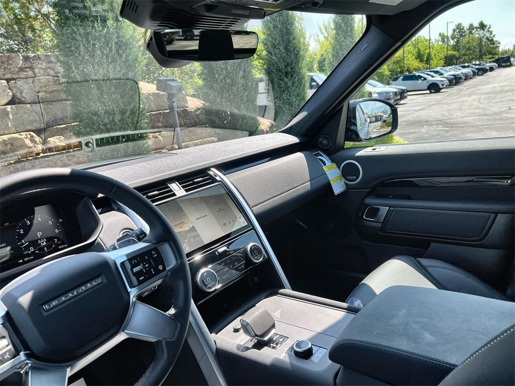 new 2025 Land Rover Discovery car, priced at $66,418