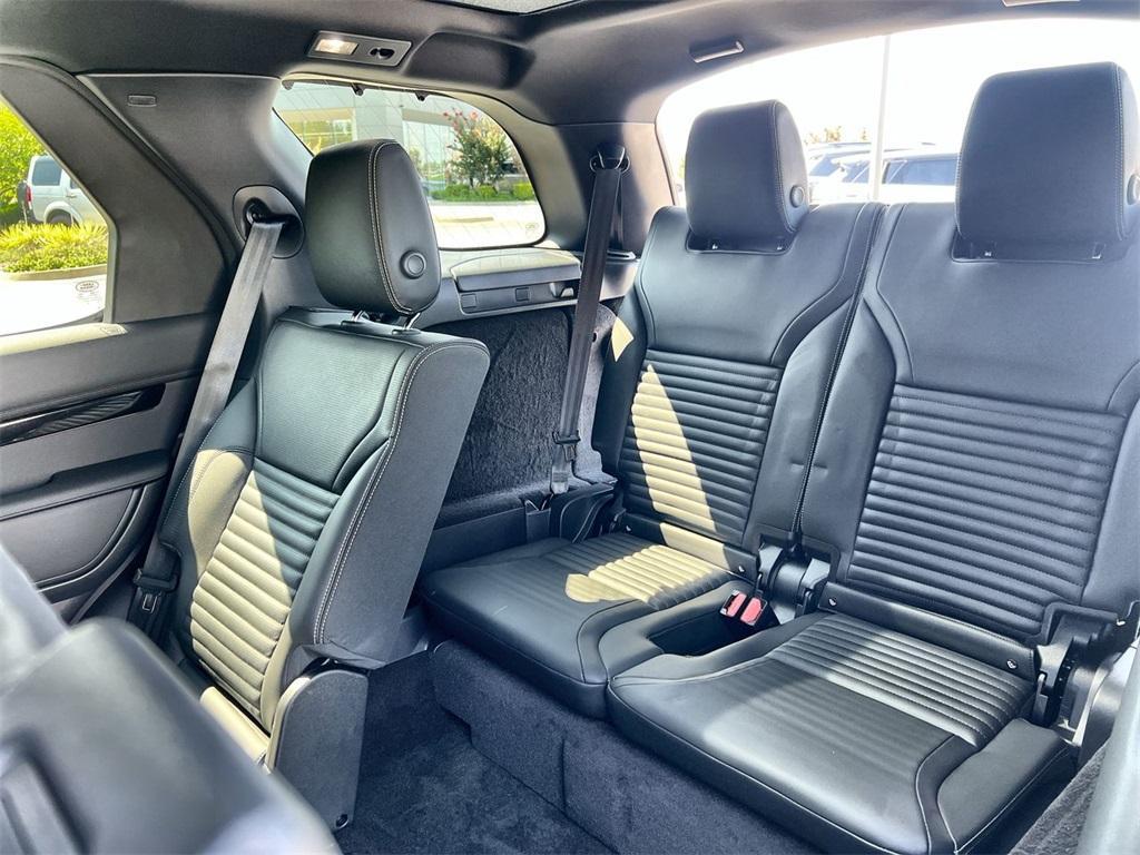 new 2025 Land Rover Discovery car, priced at $66,418