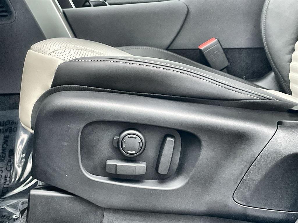 used 2025 Land Rover Discovery car, priced at $69,991