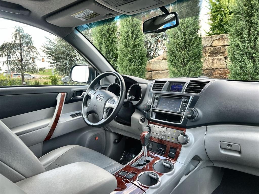 used 2013 Toyota Highlander car, priced at $13,491