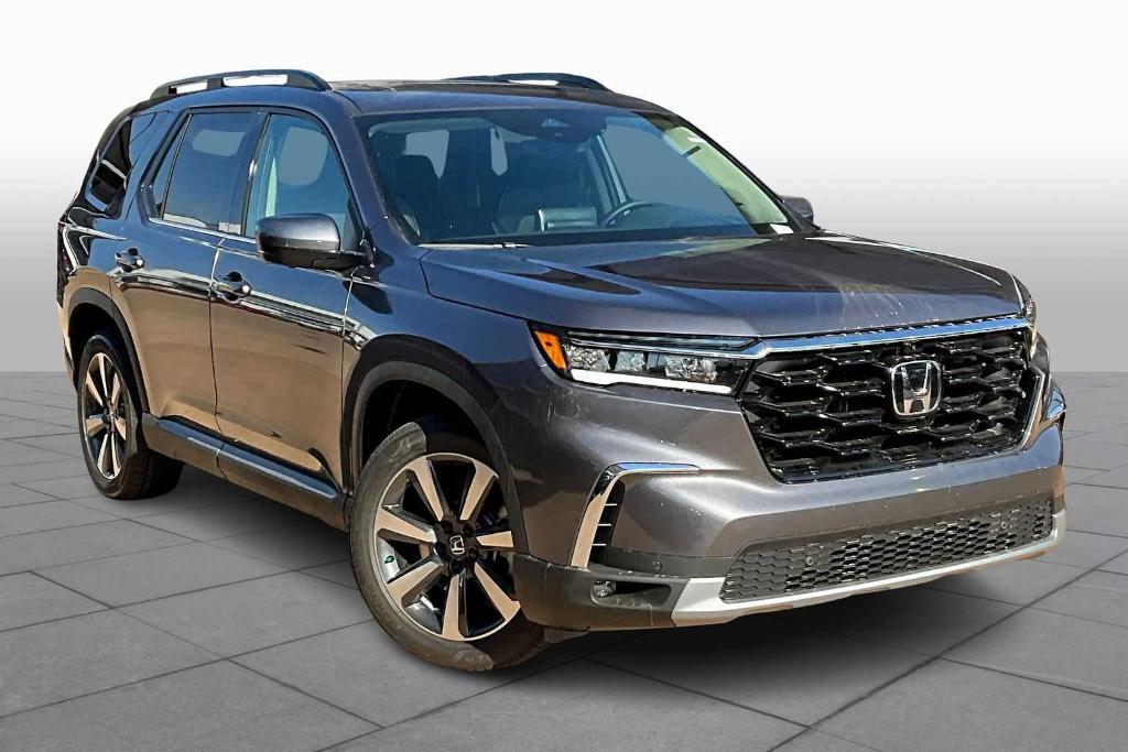 new 2025 Honda Pilot car, priced at $54,680