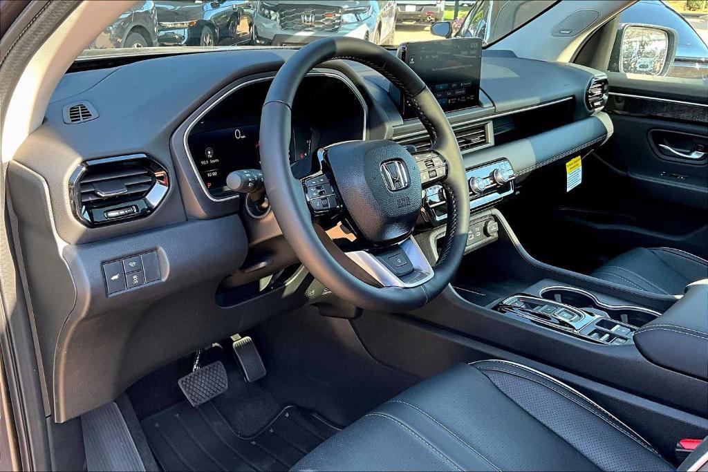 new 2025 Honda Pilot car, priced at $54,680