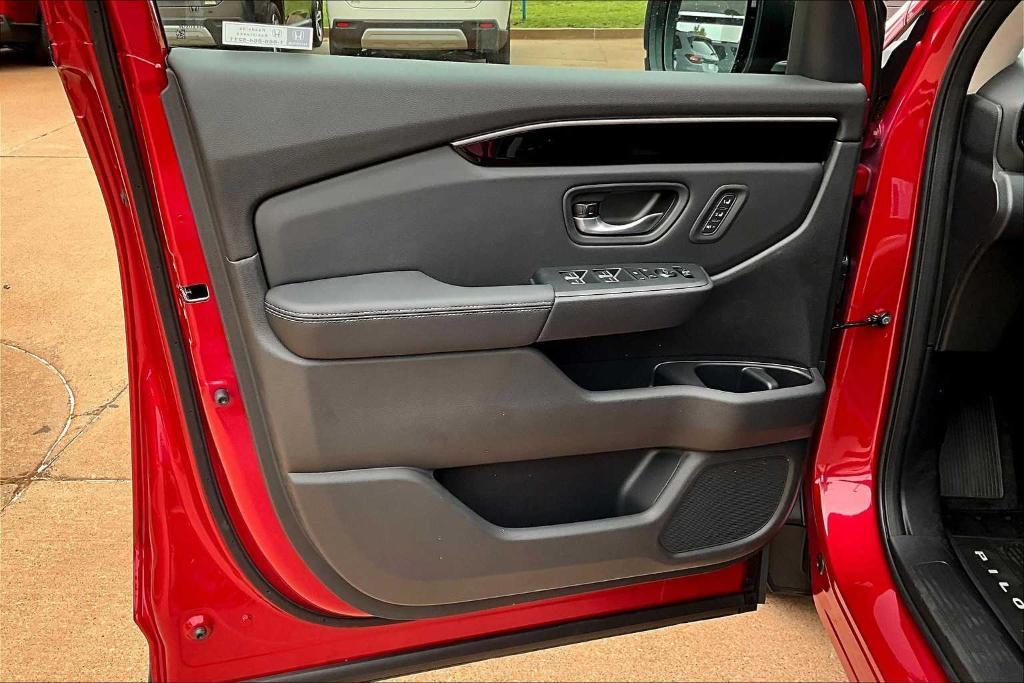 new 2025 Honda Pilot car, priced at $44,555