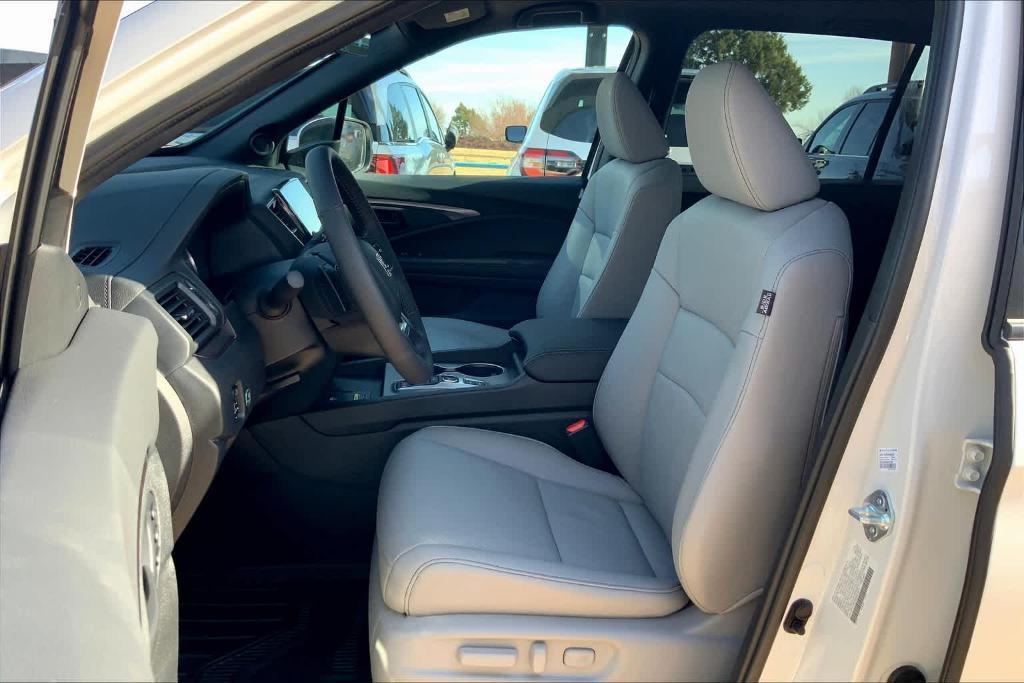 new 2025 Honda Passport car, priced at $43,125