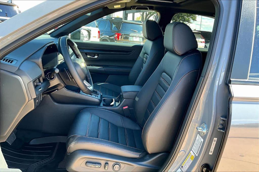 new 2026 Honda CR-V Hybrid car, priced at $39,755