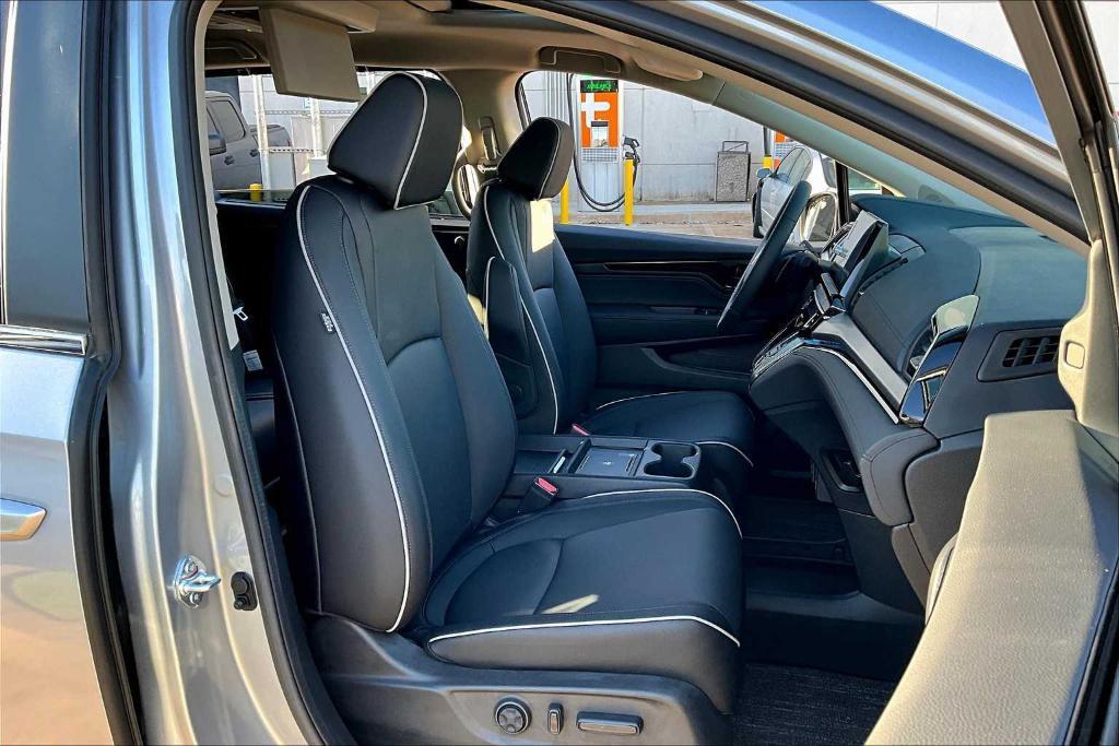 used 2025 Honda Odyssey car, priced at $46,550