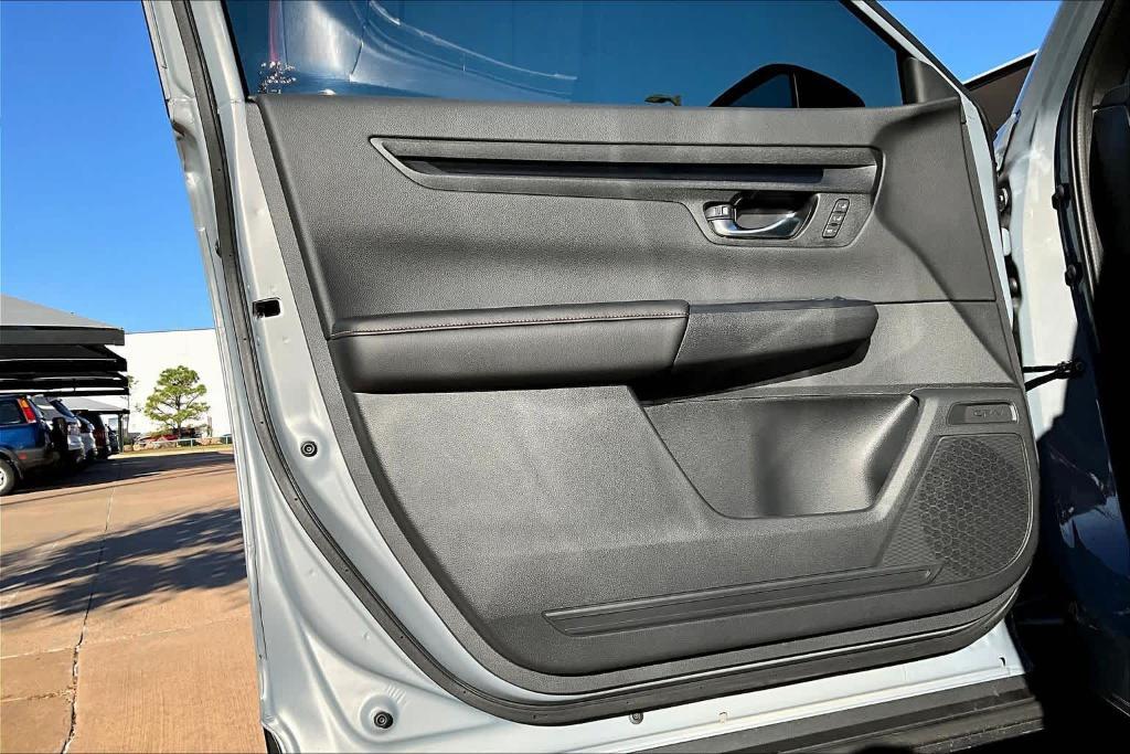 new 2026 Honda CR-V Hybrid car, priced at $41,255