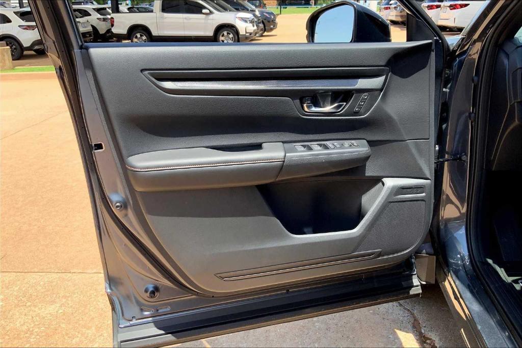 new 2026 Honda CR-V Hybrid car, priced at $39,495